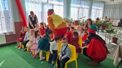 Дядо Коледа намина в детската градина  3
